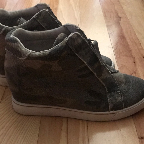 Camo wedge tennis shoe - Picture 1 of 3